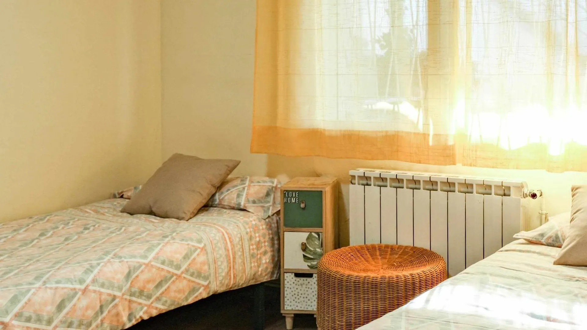 Can Camps Besalu Casa Planta Baja Con Jardin 0*,  Spain