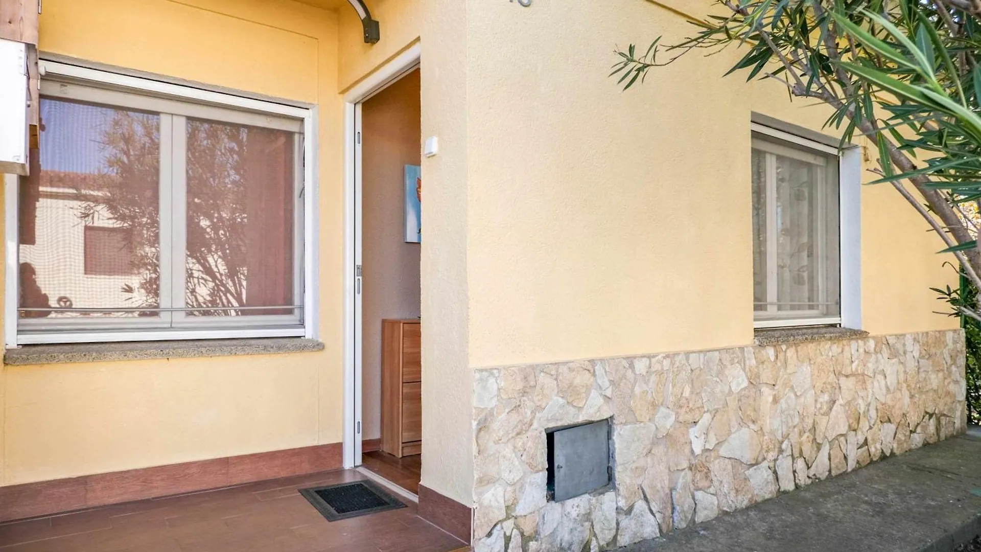 Can Camps Besalu Casa Planta Baja Con Jardin 0*,