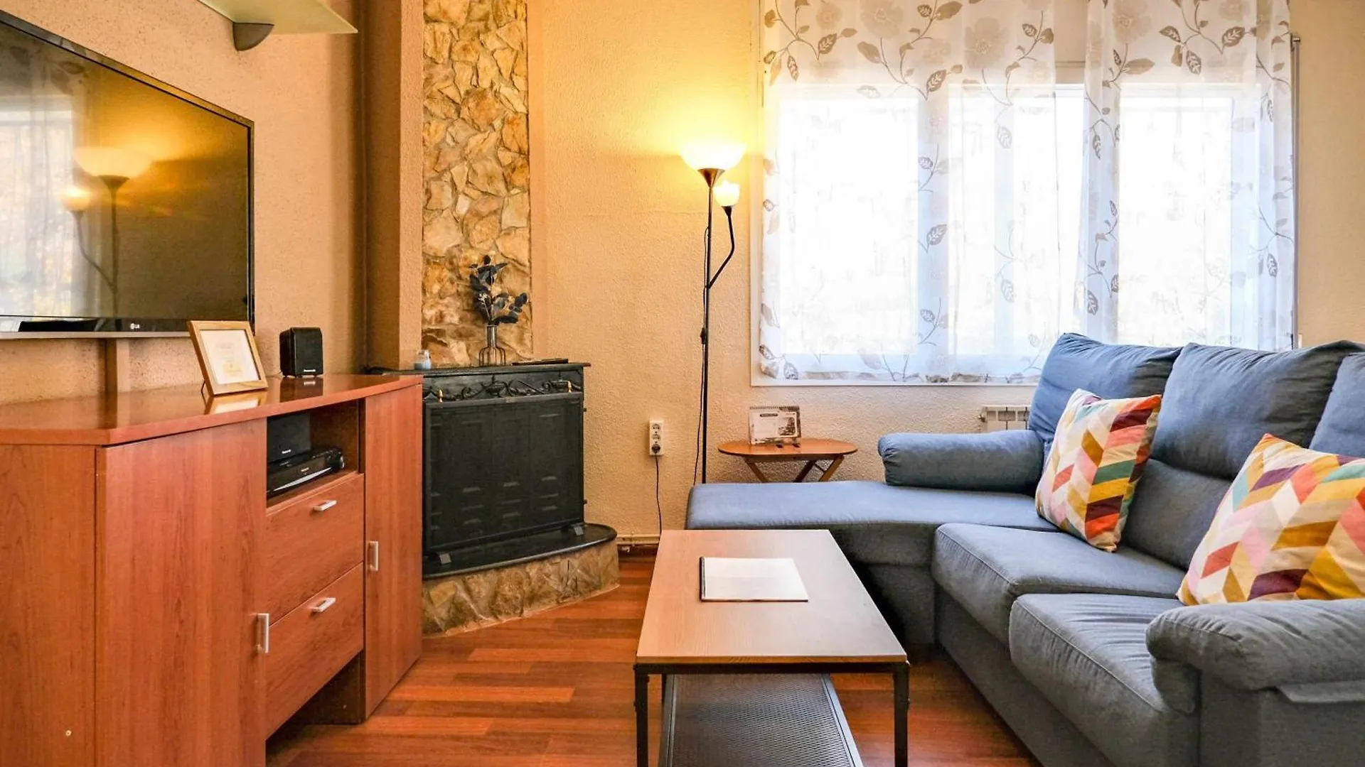 Can Camps Besalu Casa Planta Baja Con Jardin 0*,