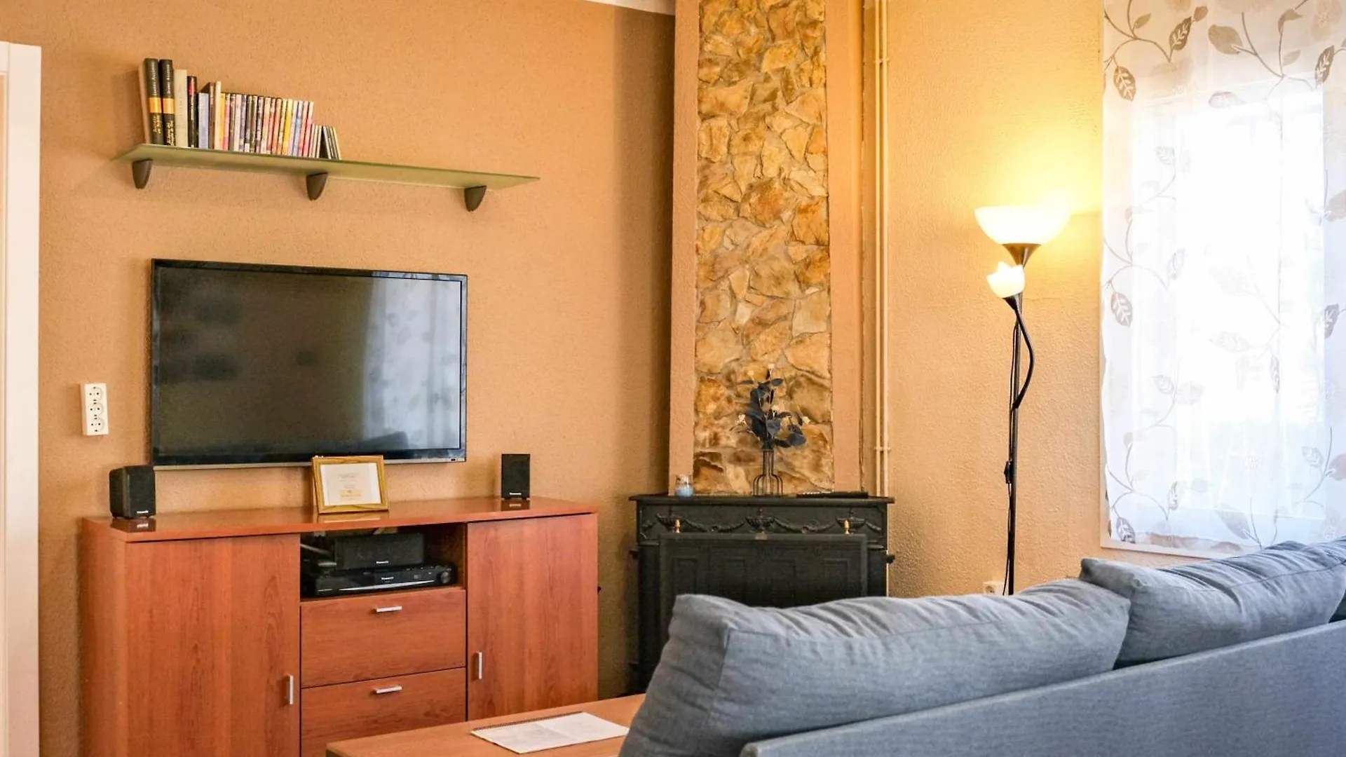 Can Camps Besalu Casa Planta Baja Con Jardin 0*,